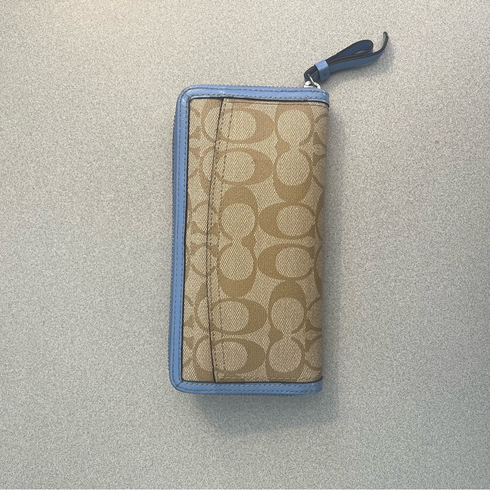 Coach Beige and Light Blue Shoulder Bag with Matching Wallet - Picture 13 of 13